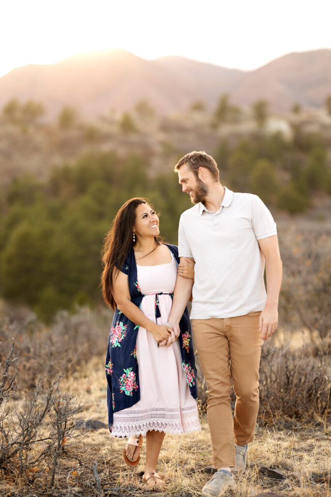 Colorado Springs family photographer- a family photo shoot at Ute Valley Park in Colorado Springs with a mom and dad couple photo